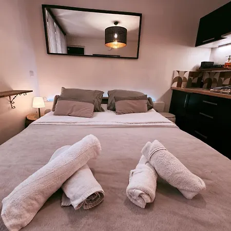 Le Secret De Sainte-anne Ecusson Vaulted Apartmán